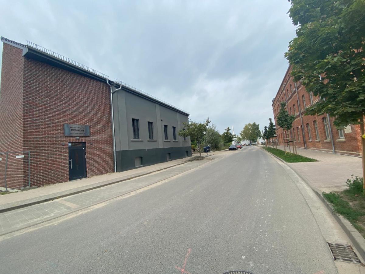 Prima Inn Unterkunft Direkt Ueber Der "Bar Am Minimax" Neuruppin Exterior photo